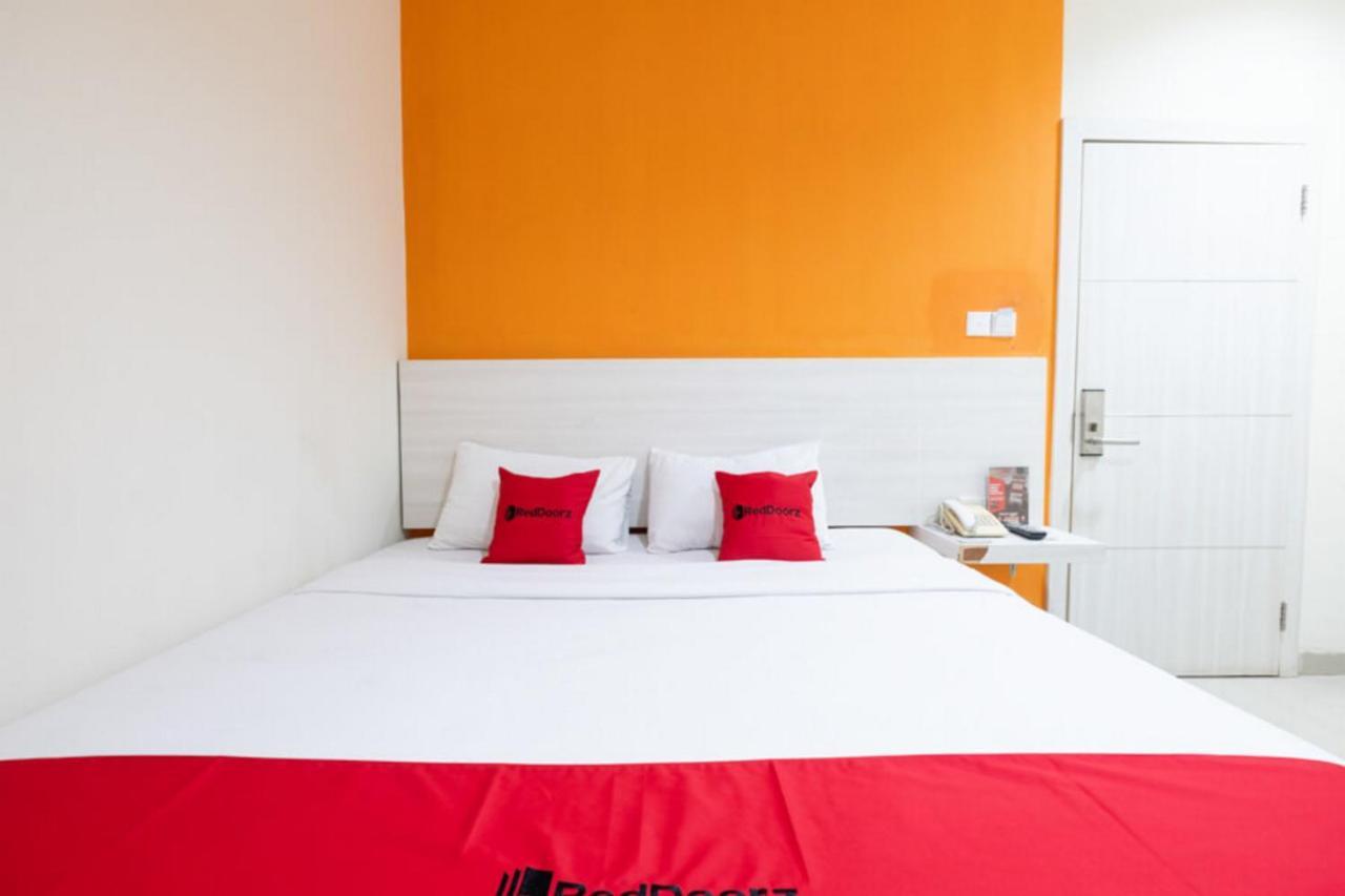 Reddoorz Plus @ Hotel Alden Macáçar Exterior foto